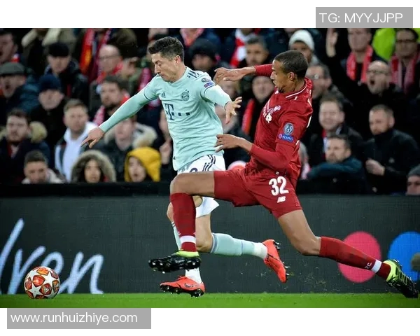 莱万携手球鞋品牌推出全新定制款 足球鞋设计引领潮流新风尚